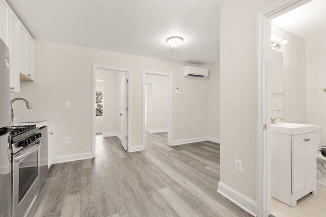 Building Photo - Newly Renovated 3BR/1BA - WASHEY/DRYER - I...