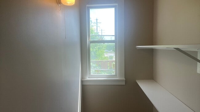 Building Photo - 1350 N 36th St