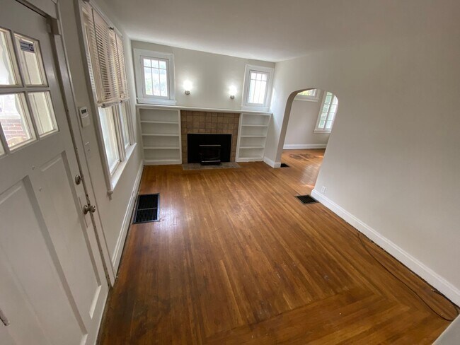 Building Photo - WESTWOOD - Charming 3bd Tudor w modern updates