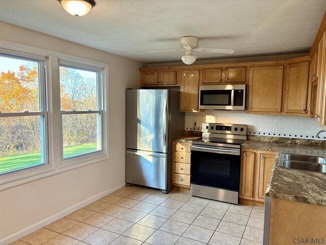 Building Photo - 427 Devon Dr