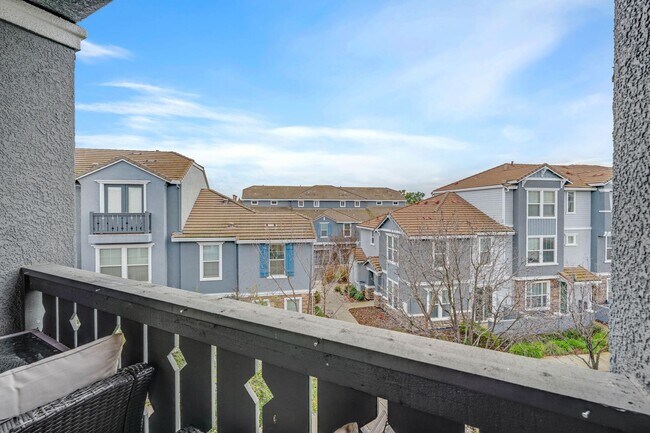 Building Photo - Renovated 3-Story Rocklin Townhome with Two-Car Garage!