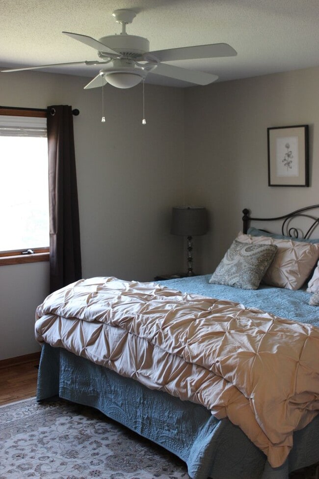 Building Photo - Main Floor Living - Updated 2021 - 5 Min from Mayo