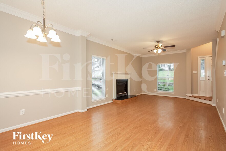 Building Photo - 1822 Sugar Hollow Dr