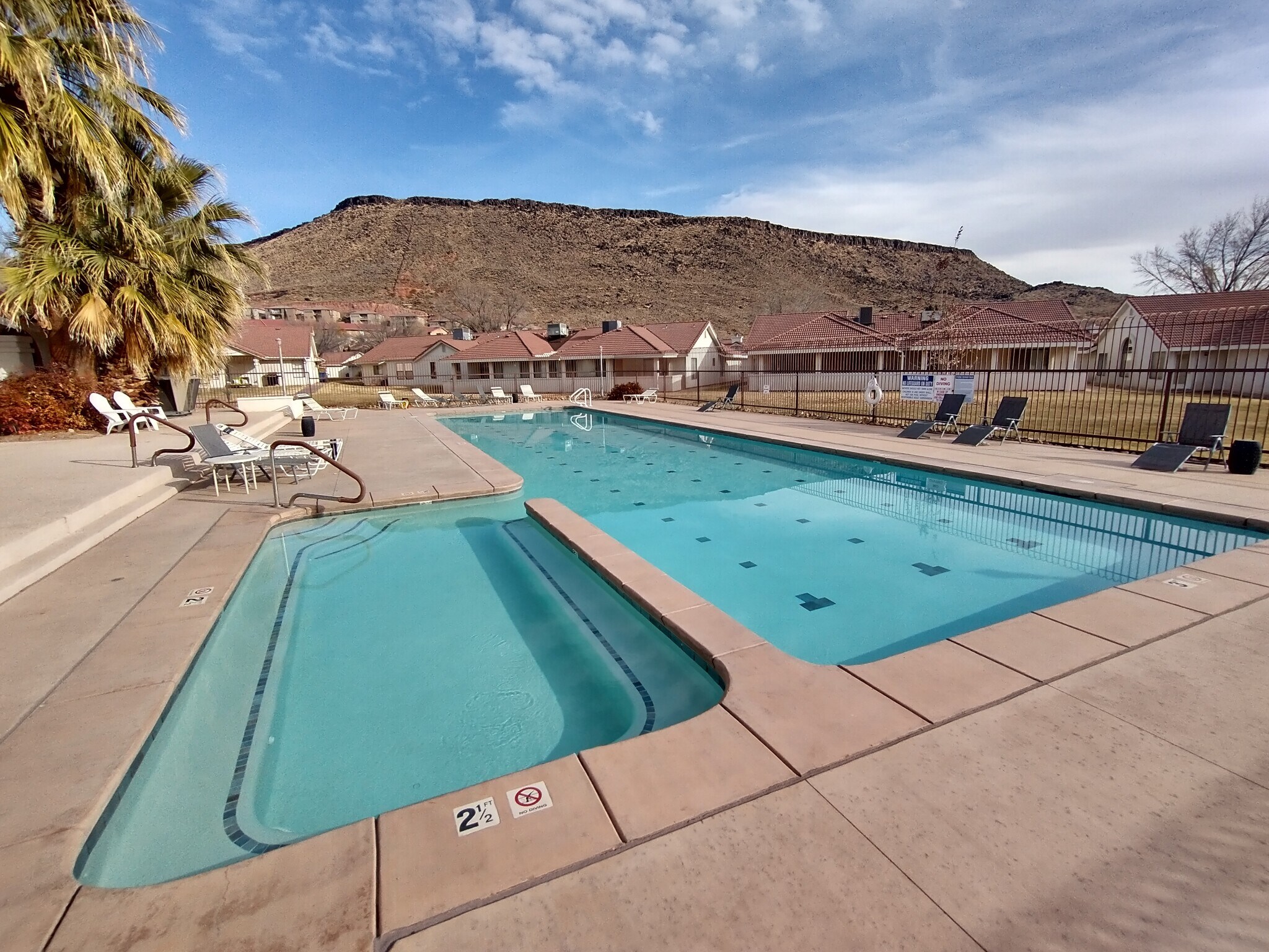 Building Photo - 275 S Valley View Dr