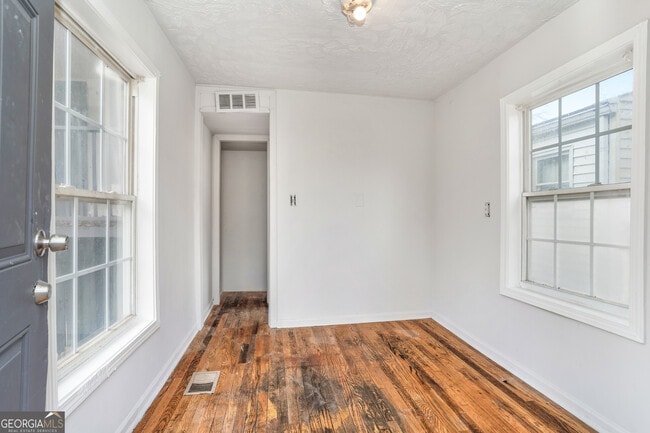 Building Photo - 215 Ollie St NW