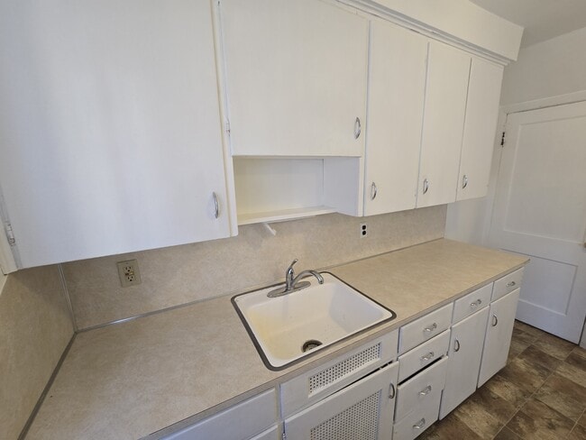 Building Photo - 235 Madison St