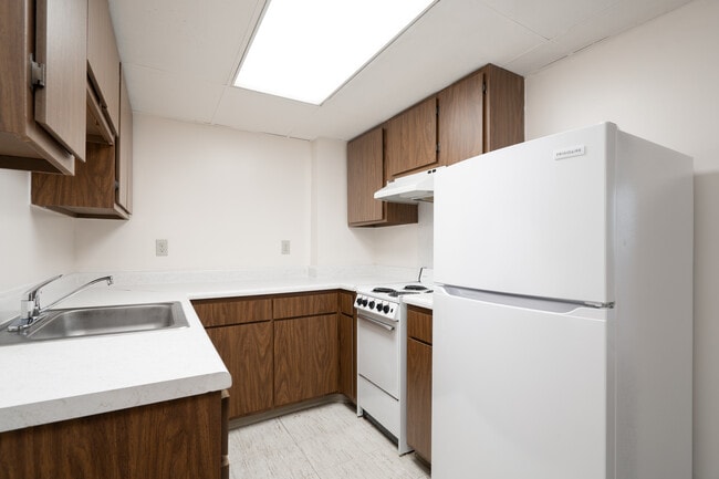 Building Photo - Freeborn Manor Apartments