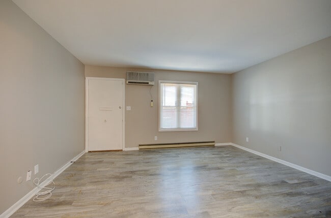 Building Photo - 24023 W Oak St