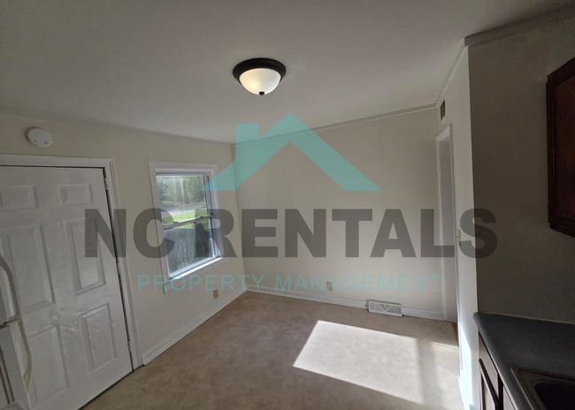 Building Photo - 1012 Nancy Ln SE