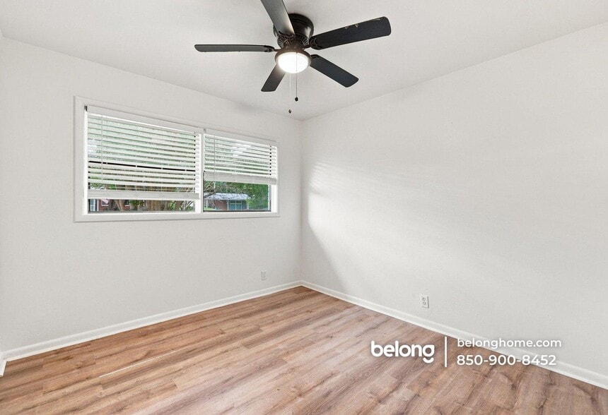 Building Photo - 6011 Greenwood Ln