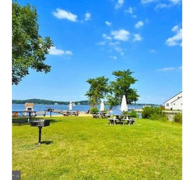 Building Photo - 952 Magothy Ave