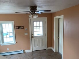 Building Photo - 132 Pitman St