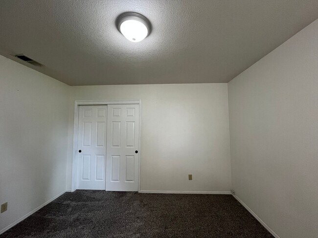 Building Photo - **PENDING**