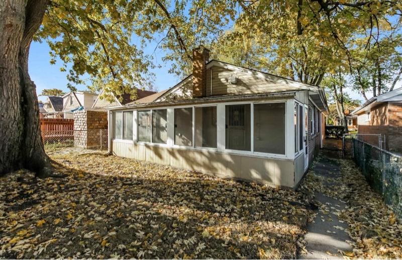 Building Photo - 10114 S California Ave