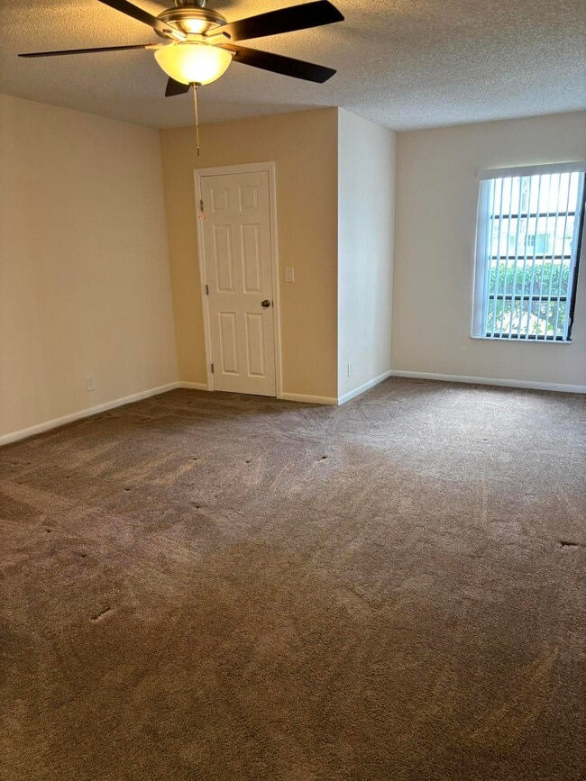 Building Photo - 7260 Kinghurst Dr