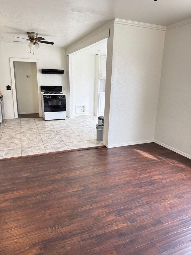 Building Photo - Adorable Rental Property Available in the heart of Guthrie.