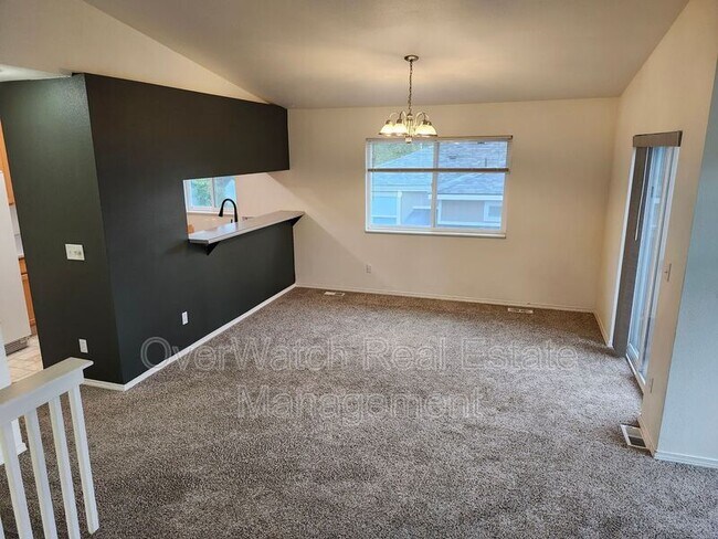 Building Photo - 705 Pearl Dr
