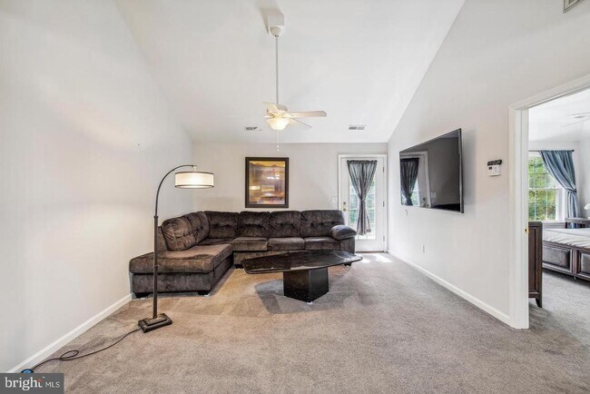 Building Photo - 102 Hunter's Way