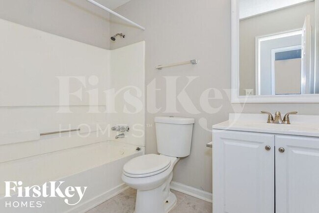 Building Photo - 5598 Emerald Glen
