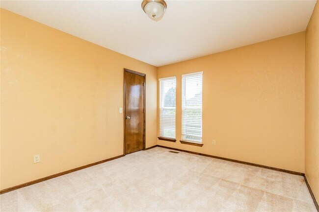 Building Photo - 708 Cactus Ct