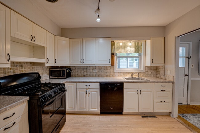 Building Photo - 1127 Santa Rosa Ave