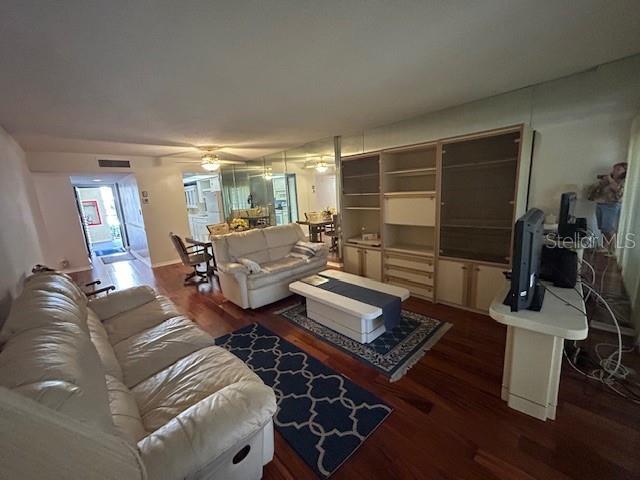 Building Photo - 2900 Cove Cay Dr