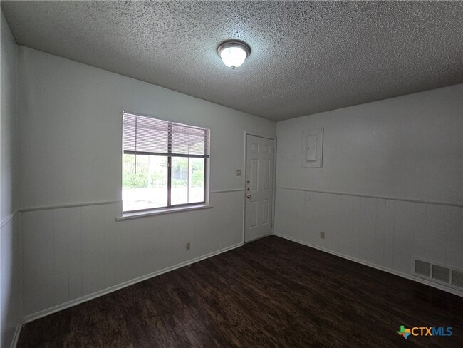 Building Photo - 2418 Paul Revere St