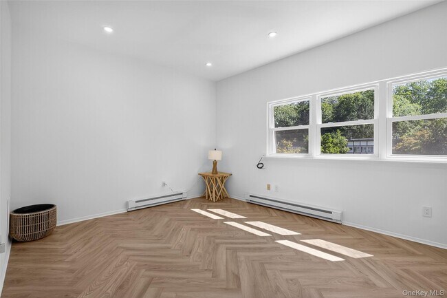 Building Photo - 8 Roundtree Ct