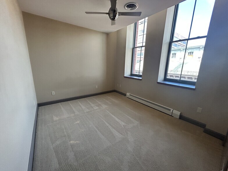 Building Photo - 537 Congress St