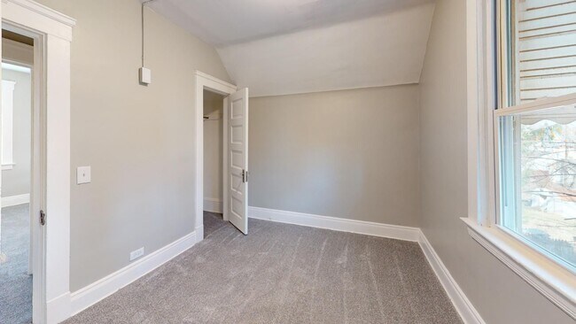 Building Photo - 3 Bed / 1 Bath in Cleveland!