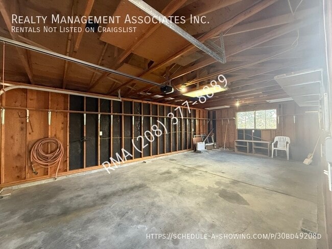 Building Photo - 2016 W Sunrise Rim Rd