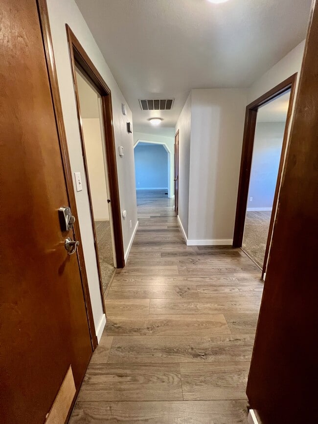 Building Photo - 1713 Tara Cir