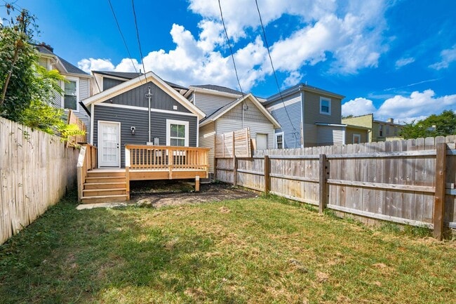 Building Photo - Stunning Renovation on the Near East Side!
