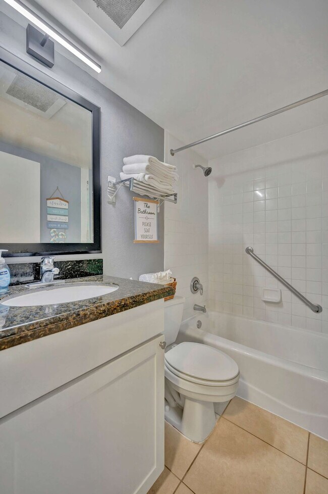 Building Photo - 611 Destiny Dr