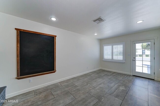 Building Photo - 4019 E Turney Ave