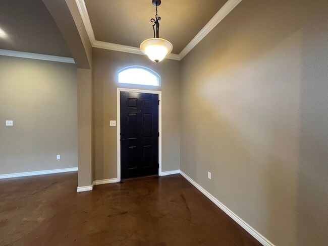 Building Photo - Move-in Special:  September rent free!  3 ...