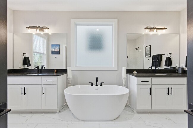 Building Photo - Beautifully Curated Interiors + Exceptional Outdoor Living = A Stand-Out West Nashville Home