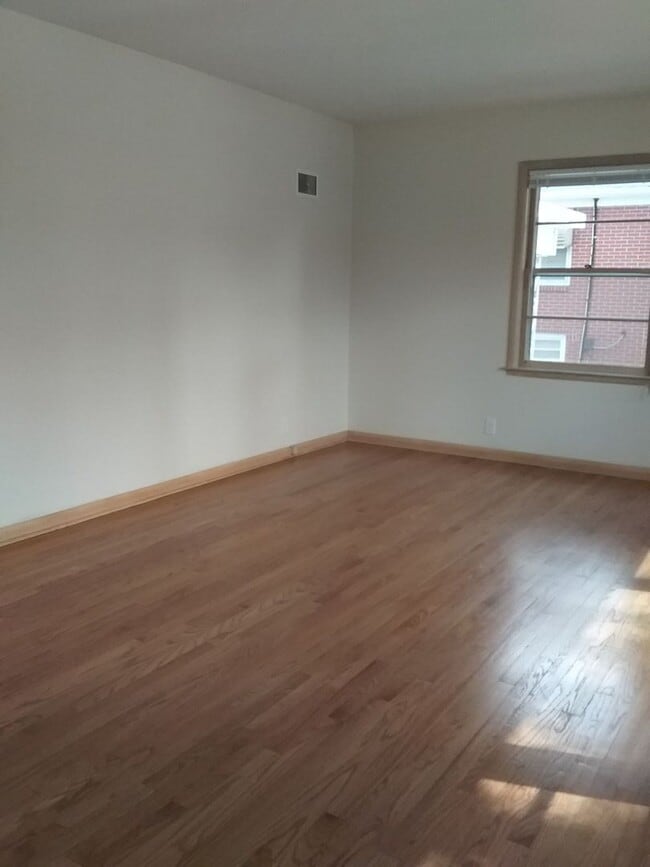 Building Photo - 3924 D St