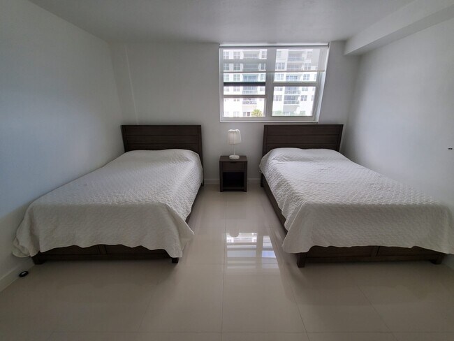 2nd bedroom-2 full size beds - 3001 S Ocean Dr