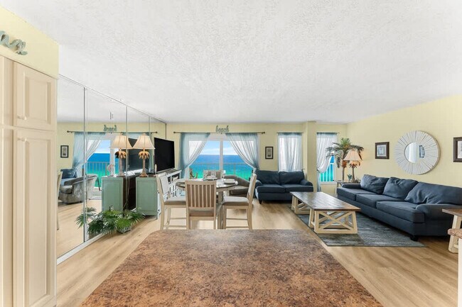 Building Photo - 8743 Thomas Dr