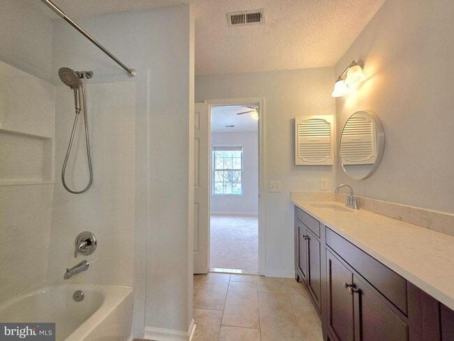 Building Photo - 6539 Old Carriage Ln