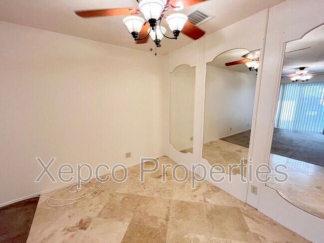 Building Photo - 420 N Villa Ct