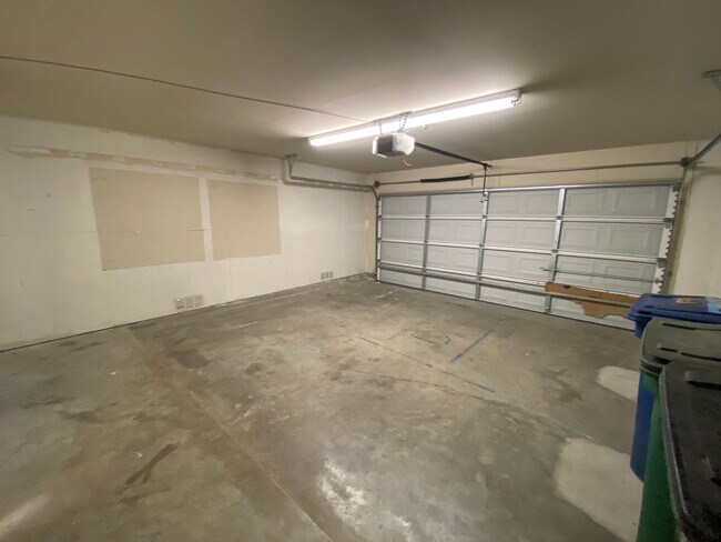 Building Photo - FALL INTO A NEW HOME WITH OUR MOVE-IN SPECIALS!