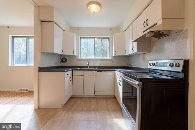 Building Photo - 1558 Specht Pl