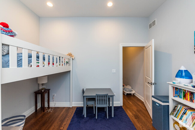Building Photo - 3363 S Giles Ave