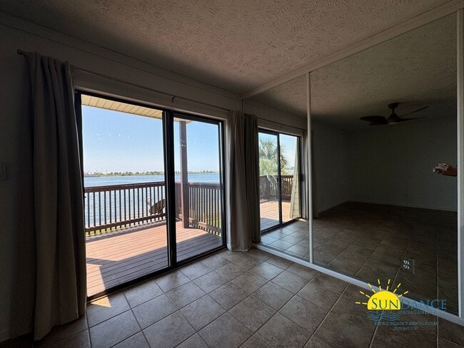 Building Photo - Waterfront 1-Bedroom Condo in FWB – Stunni...
