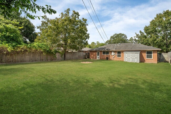 Building Photo - 2007 Wakefield Dr