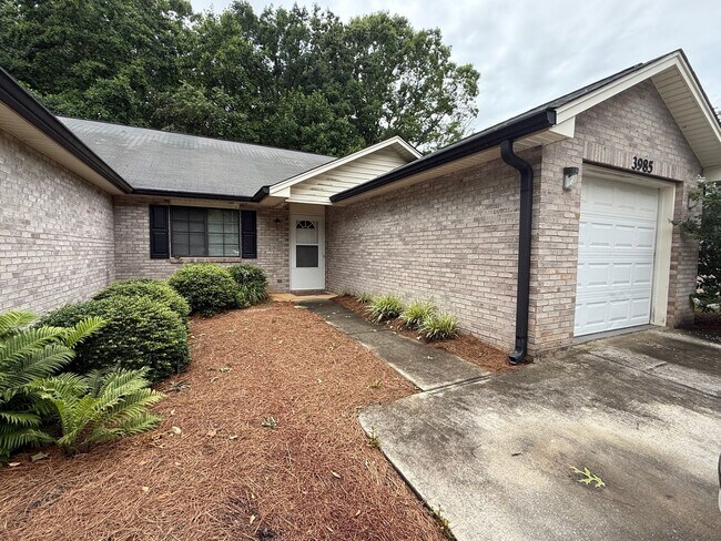 Building Photo - Single Story Gainesville Townhome with Garage