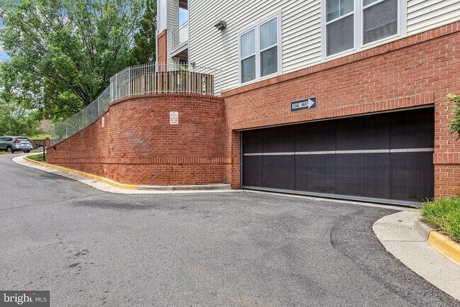 Building Photo - 2911 Deer Hollow Way