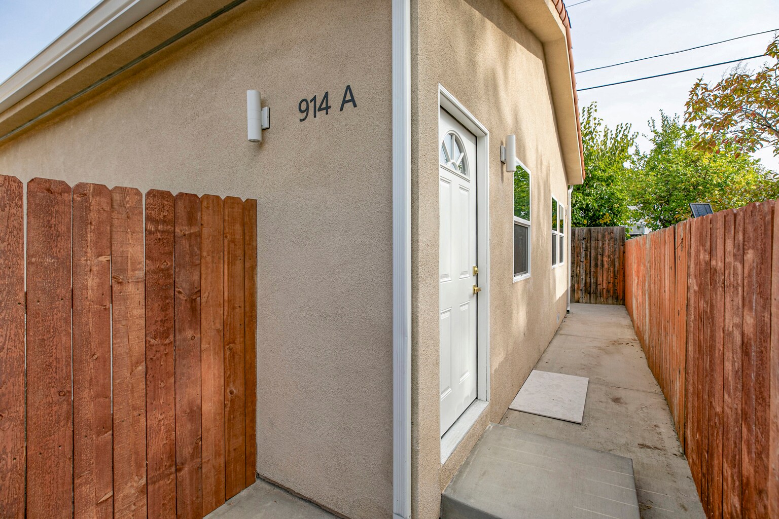 Building Photo - 914 Geneva St